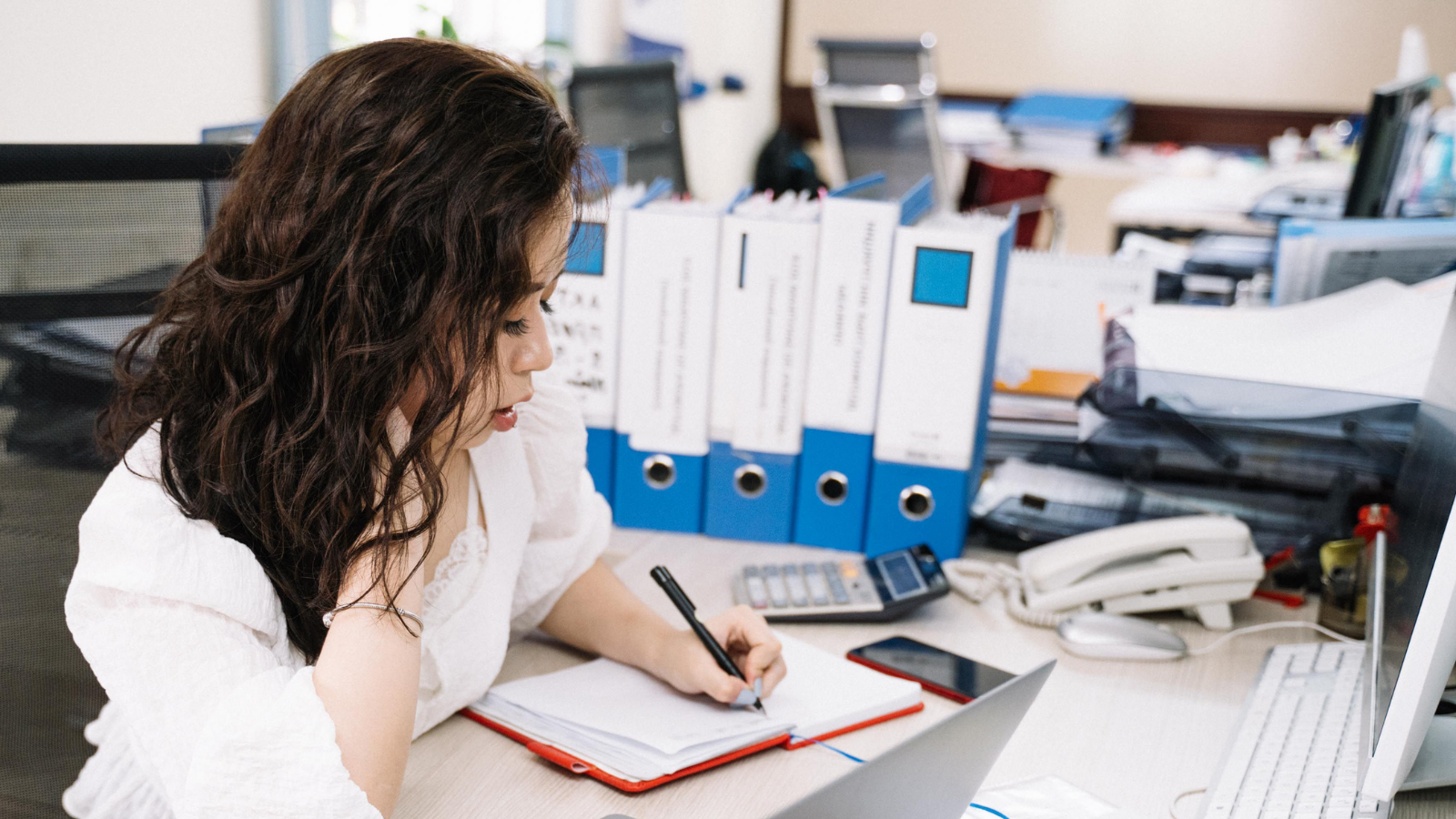 FinServ Display - Financial Analyst